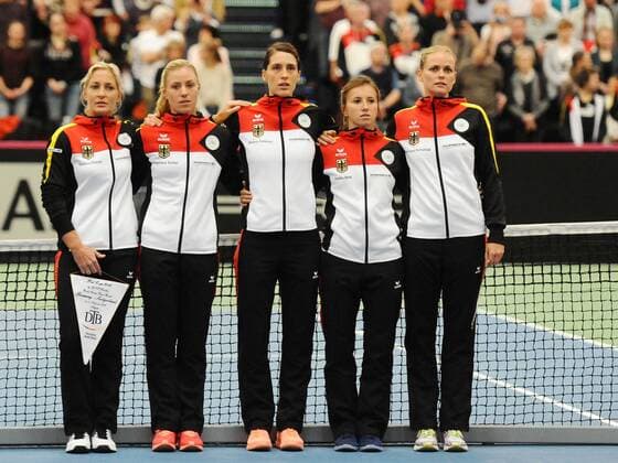 Tennis, FedCup, Deutschland - Schweiz Leipzig Fed Cup Deutschland vs Schweiz, Messehalle eins, Leipzig, 06.02.16, Einzel erster Tag, 1.Einzel: Andrea Petkovic, Ger WTA Tennis Damen Nr.23, vs Belinda Bencic,SUI,WTA Nr.11,die deutsche Mannschaft beim Einmarsch vlnr Barbara Rittner, Team Captain Germany, Angelique Kerber, Ger,WTA Nr.2, Andrea Petkovic, Ger,WTA Nr.23, Annika Beck, Ger,WTA Nr.39, und Anna-Lena Groenefeld, Ger,WTA Double Ranking Nr.25, Copyright: Franzx Eibner-Pressefoto EP_pfz