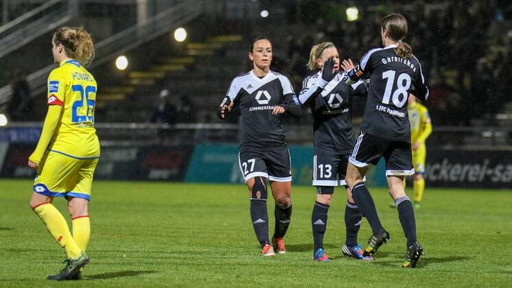 v.li.: Peggy Kuznik (Frankfurt, 27), Marith Prießen (Marith Priessen, Frankfurt, 13) und Kerstin Garefrekes (Frankfurt, 18) jubeln über das 1:0, Jubel, Torjubel, Torerfolg, celebrate the goal, goal, celebration, Jubel ueber das Tor, optimistisch, Action, Aktion, Fussball, Allianz Frauen-Bundesliga, 1. FFC Frankfurt - TSG 1899 Hoffenheim, xozx