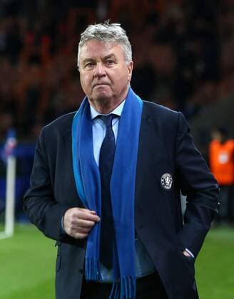 Fußball, Champions League, Paris St. Germain - FC Chelsea, Vor Spielbeginn Manager of Chelsea, Guus Hiddink ahead of kick off - UEFA Champions League - PSG vs Chelsea - Parc des Princes - Paris - 16 02 2016 Pic Philip Oldham SportImage EDITORIAL USE ONLY. No use with unauthorised audio, video, data, fixture lists, club league logos or live services. Online in-match use limited to 120 images, no video emulation. No use in betting, games or single club league player publications.