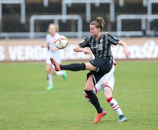Koeln vl. Verena Aschauer (Freiburg, 25), Anna Gerhardt (Koeln, 20) , 1. FC Koeln - SC Freiburg, Fussball, Frauen, Damen, Allianz Frauen-Bundesliga, Spieltag 14, 21.02.2016 Copyright: Horn xEibner-Pressefoto EP_bhorn