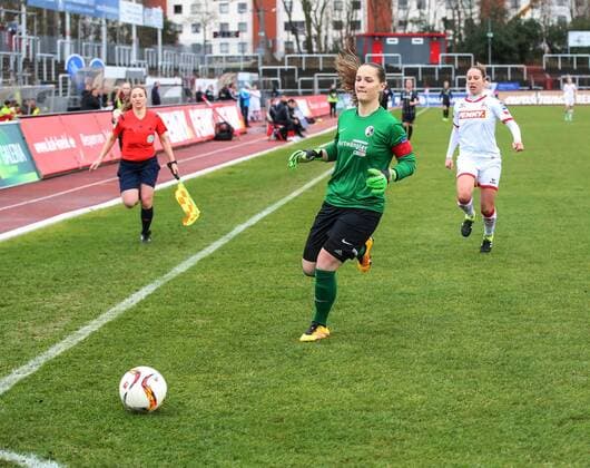 Koeln vl. Laura Benkarth (Freiburg, Torwart, Torhueter, Torhueterin, Keeper, 1) , 1. FC Koeln - SC Freiburg, Fussball, Frauen, Damen, Allianz Frauen-Bundesliga, Spieltag 14, 21.02.2016 Copyright: Horn xEibner-Pressefoto EP_bhorn