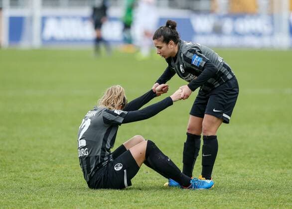 Koeln vl. Lena Petermann (Freiburg, 22), Hadret Kayikci (Freiburg, 11) , 1. FC Koeln - SC Freiburg, Fussball, Frauen, Damen, Allianz Frauen-Bundesliga, Spieltag 14, 21.02.2016 Copyright: Horn xEibner-Pressefoto EP_bhorn