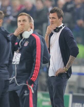 Fußball, Champions League, Juventus Turin - FC Bayern München Mario GOETZE, FCB 19 Mario MANDZUKIC, JUVE 17 im Stadion Ankunft Vorbereitung JUVENTUS TURIN - FC BAYERN MUENCHEN Achtelfinale, Fussball UEFA Champions League, in Turin, Italien, 23.02.2016 CL Saison 2015 2016, FCB, Muenchen