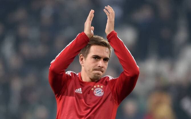 Fußball, Champions League, Juventus Turin - FC Bayern München 23.02.2016, xjhx, Fussball Champions League, Juventus Turin - FC Bayern Muenchen, emspor, v.l. Philipp Lahm (FC Bayern Muenchen) gibt Anweisungen, gestikuliert, mit den Armen gestikulieren gives instructions, gesticulate.