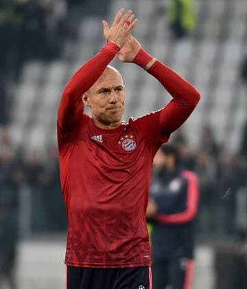 Fußball, Champions League, Juventus Turin - FC Bayern München 23.02.2016, xjhx, Fussball Champions League, Juventus Turin - FC Bayern Muenchen, emspor, v.l. Arjen Robben (FC Bayern Muenchen) gibt Anweisungen, gestikuliert, mit den Armen gestikulieren gives instructions, gesticulate.
