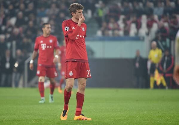 23.02.2016, xjhx, Fussball Champions League, Juventus Turin - FC Bayern Muenchen, emspor, v.l. Thomas Mueller (FC Bayern Muenchen) enttaeuscht, enttaeuscht schauend, dissapointed gibt Anweisungen, gestikuliert, mit den Armen gestikulieren gives instructions, gesticulate, gesticolando.