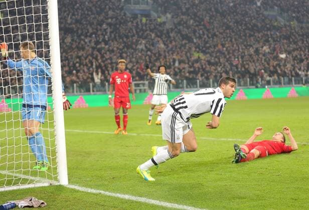 Stefano STURARO, JUVE 27 Torschuss, schiesst das Tor zum 2-2 gegen Joshua KIMMICH, FCB 32 Manuel NEUER, FCB 1 JUVENTUS TURIN - FC BAYERN MUENCHEN Achtelfinale, Fussball UEFA Champions League, in Turin, Italien, 23.02.2016 CL Saison 2015 2016, FCB, Muenchen