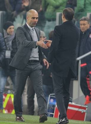 Fußball, Champions League, Juventus Turin - FC Bayern München Trainer Cheftrainer Pep GUARDIOLA (FCB) Massimiliano ALLEGRI, JUVE Trainer Fairness, Kollegialitaet, Umarmung, Gratulation, gratulieren, fair JUVENTUS TURIN - FC BAYERN MUENCHEN Achtelfinale, Fussball UEFA Champions League, in Turin, Italien, 23.02.2016 CL Saison 2015 2016, FCB, Muenchen