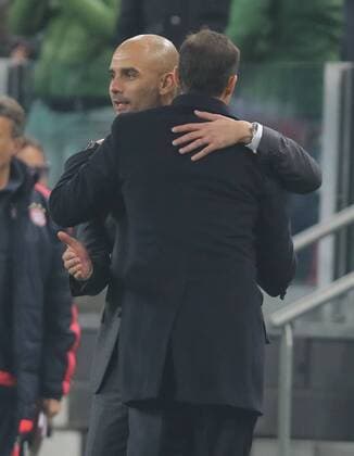 Trainer Cheftrainer Pep GUARDIOLA (FCB) Massimiliano ALLEGRI, JUVE Trainer Fairness, Kollegialitaet, Umarmung, Gratulation, gratulieren, fair JUVENTUS TURIN - FC BAYERN MUENCHEN Achtelfinale, Fussball UEFA Champions League, in Turin, Italien, 23.02.2016 CL Saison 2015 2016, FCB, Muenchen