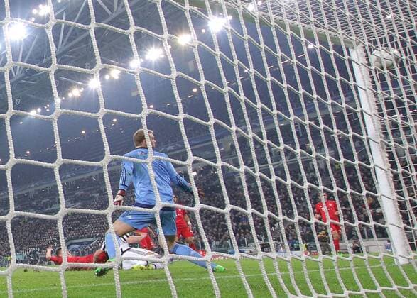 Stefano STURARO, JUVE 27 Torschuss, schiesst das Tor zum 2-2 gegen Joshua KIMMICH, FCB 32 und Manuel NEUER, FCB 1 JUVENTUS TURIN - FC BAYERN MUENCHEN Achtelfinale, Fussball UEFA Champions League, in Turin, Italien, 23.02.2016 CL Saison 2015 2016, FCB, Muenchen