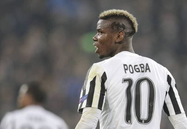 Paul POGBA, JUVE 10 Halbfigur, Freisteller , Aktion, Einzelbild, Portrait, Porträt, Haare, Frisur, Styling, Hair, Gel, Mode, Haarschnitt Tatauierung (fachsprachlich), Tätowierung, Tattoo, Tättowierung, Koerperschmuck, JUVENTUS TURIN - FC BAYERN MUENCHEN 2-2 Achtelfinale, Fussball UEFA Champions League, in Turin, Italien, 23.02.2016 CL Saison 2015 2016, FCB, Muenchen