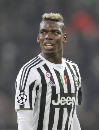Paul POGBA, JUVE 10 Halbfigur, Freisteller , Aktion, Einzelbild, Portrait, Porträt, Haare, Frisur, Styling, Hair, Gel, Mode, Haarschnitt Tatauierung (fachsprachlich), Tätowierung, Tattoo, Tättowierung, Koerperschmuck, JUVENTUS TURIN - FC BAYERN MUENCHEN 2-2 Achtelfinale, Fussball UEFA Champions League, in Turin, Italien, 23.02.2016 CL Saison 2015 2016, FCB, Muenchen