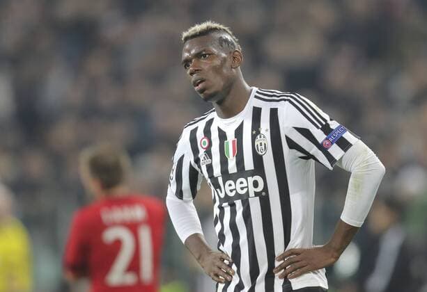 Paul POGBA, JUVE 10 Halbfigur, Freisteller , Aktion, Einzelbild, Portrait, Porträt, Haare, Frisur, Styling, Hair, Gel, Mode, Haarschnitt Tatauierung (fachsprachlich), Tätowierung, Tattoo, Tättowierung, Koerperschmuck, JUVENTUS TURIN - FC BAYERN MUENCHEN 2-2 Achtelfinale, Fussball UEFA Champions League, in Turin, Italien, 23.02.2016 CL Saison 2015 2016, FCB, Muenchen