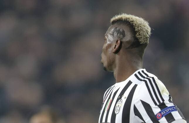 Paul POGBA, JUVE 10 Halbfigur, Freisteller , Aktion, Einzelbild, Portrait, Porträt, Haare, Frisur, Styling, Hair, Gel, Mode, Haarschnitt Tatauierung (fachsprachlich), Tätowierung, Tattoo, Tättowierung, Koerperschmuck, JUVENTUS TURIN - FC BAYERN MUENCHEN 2-2 Achtelfinale, Fussball UEFA Champions League, in Turin, Italien, 23.02.2016 CL Saison 2015 2016, FCB, Muenchen