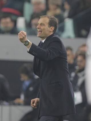 Massimiliano ALLEGRI, JUVE Trainer gestikuliert und gibt Anweisungen, Aktion, Einzelbild, Gestik, Geste, Handbewegung, zeigen, deuten JUVENTUS TURIN - FC BAYERN MUENCHEN 2-2 Achtelfinale, Fussball UEFA Champions League, in Turin, Italien, 23.02.2016 CL Saison 2015 2016, FCB, Muenchen