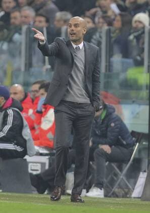 Trainer Cheftrainer Pep GUARDIOLA (FCB) gestikuliert und gibt Anweisungen, Aktion, Einzelbild, Gestik, Geste, Handbewegung, zeigen, deuten Halbfigur, Freisteller , Aktion, Einzelbild, Portrait, Porträt, Emotionen, Gefuehle, Reaktion, Wut, wuetend, schrei, Wutausbruch, Aktion JUVENTUS TURIN - FC BAYERN MUENCHEN 2-2 Achtelfinale, Fussball UEFA Champions League, in Turin, Italien, 23.02.2016 CL Saison 2015 2016, FCB, Muenchen