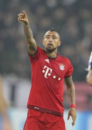 Arturo VIDAL, FCB 23 gestikuliert und gibt Anweisungen, Aktion, Einzelbild, Gestik, Geste, Handbewegung, zeigen, deuten Halbfigur, Freisteller , Aktion, Einzelbild, Portrait, Porträt, JUVENTUS TURIN - FC BAYERN MUENCHEN 2-2 Achtelfinale, Fussball UEFA Champions League, in Turin, Italien, 23.02.2016 CL Saison 2015 2016, FCB, Muenchen