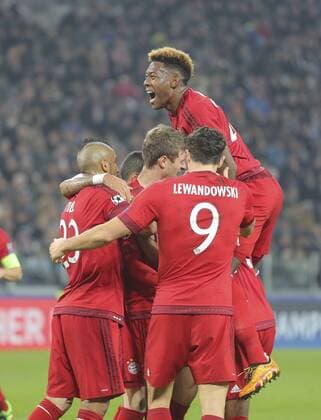 Thomas MUELLER, MÜLLER, FCB 25 Torjubel, Jubel nach dem Tor zum 0-1 Jubel, Freude, Emotionen, Feiern, Lachen, jubelt, freuen, reisst die Arme hoch, ballt die Faust JUVENTUS TURIN - FC BAYERN MUENCHEN 2-2 Achtelfinale, Fussball UEFA Champions League, in Turin, Italien, 23.02.2016 CL Saison 2015 2016, FCB, Muenchen