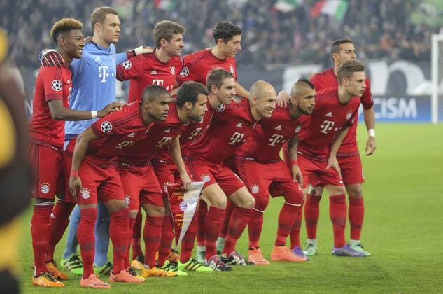 Mannschaftsforo David ALABA, FCB 27 Manuel NEUER, FCB 1 Thomas MUELLER, MÜLLER, FCB 25 Robert LEWANDOWSKI, FCB 9 Douglas COSTA, FCB 11 Juan BERNAT, FCB 18 Philipp Lahm (FCB 21) Arjen ROBBEN, FCB 10 Arturo VIDAL, FCB 23 Joshua KIMMICH, FCB 32 Thiago ALCANTARA, FCB 6 Teamfoto JUVENTUS TURIN - FC BAYERN MUENCHEN 2-2 Achtelfinale, Fussball UEFA Champions League, in Turin, Italien, 23.02.2016 CL Saison 2015 2016, FCB, Muenchen