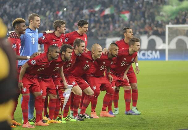 Mannschaftsforo David ALABA, FCB 27 Manuel NEUER, FCB 1 Thomas MUELLER, MÜLLER, FCB 25 Robert LEWANDOWSKI, FCB 9 Douglas COSTA, FCB 11 Juan BERNAT, FCB 18 Philipp Lahm (FCB 21) Arjen ROBBEN, FCB 10 Arturo VIDAL, FCB 23 Joshua KIMMICH, FCB 32 Thiago ALCANTARA, FCB 6 Teamfoto JUVENTUS TURIN - FC BAYERN MUENCHEN 2-2 Achtelfinale, Fussball UEFA Champions League, in Turin, Italien, 23.02.2016 CL Saison 2015 2016, FCB, Muenchen