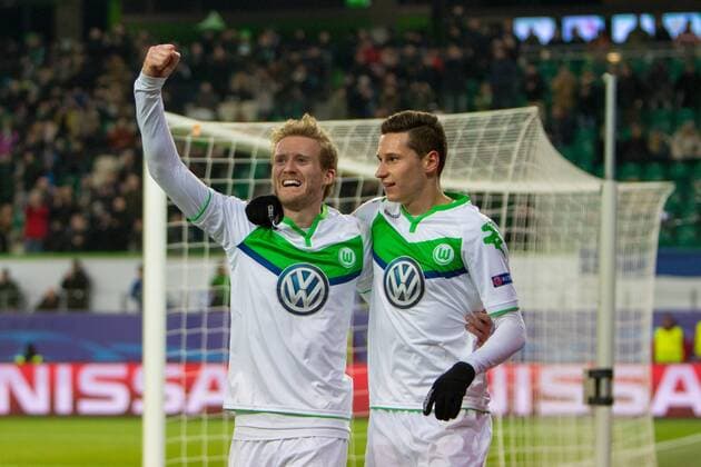 Fußball, UEFA Champions League, VfL Wolfsburg - KAA Gent; vl Andre Schürrle (Wolfsburg, 17) und Julian Draxler (Wolfsburg, 10) Jubel, Torjubel, Freude, Emotion, Torerfolg, Aktion, action, goal, goal celebration, celebrates. xtgx