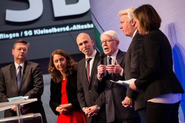 GER, Verleihung Integrationspreis 14.03.2016, Dortmund, Deutsches Fussball Museum, Verleihung des Integrationspreises, im Bild Reinhard Grindel (DFB-Schatzmeister), Aydan Özoguz (Bundesbeauftragte für Migration, Flüchtline und Integration), Dr. Dirk Jakobs (Daimler AG), Reinahrd Rauball (1. DFB-Vizepräsident und Ligapräsident), Ullrich Sierau (OB Dortmund), nphxRauch