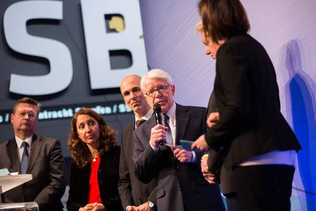 GER, Verleihung Integrationspreis 14.03.2016, Dortmund, Deutsches Fussball Museum, Verleihung des Integrationspreises, im Bild Reinhard Grindel (DFB-Schatzmeister), Aydan Özoguz (Bundesbeauftragte für Migration, Flüchtline und Integration), Dr. Dirk Jakobs (Daimler AG), Reinahrd Rauball (1. DFB-Vizepräsident und Ligapräsident), Ullrich Sierau (OB Dortmund), nphxRauch