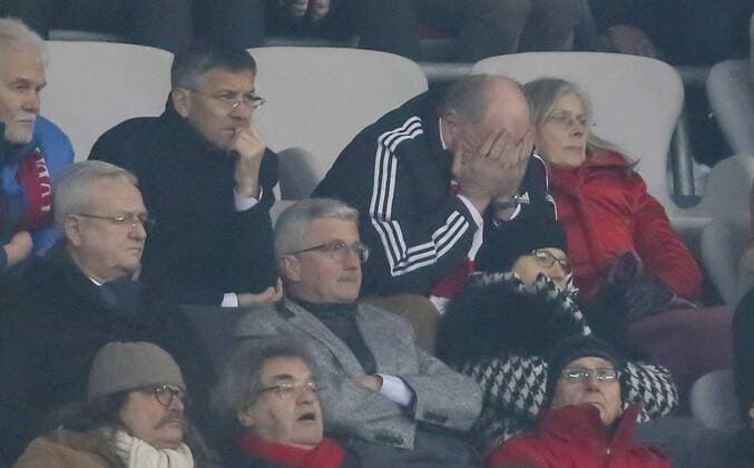 Uli HOENESS (FCB) mit Ehefrau Susi Emotionen, enttaeuscht, Enttaeuschung, Frust, frustriert, Trauer ,traurig, verzweifelt, Verzweiflung Rupert STADLER, Vorstandsvorsitzender AUDI AG CEO Dr. Martin WINTERKORN , EX VW CEO Vorstandsvorsitzender Herbert HAINER, CEO Adidas Vorstandsvorsitzender FC BAYERN MUENCHEN - JUVENTUS TURIN Achtelfinale, Football UEFA Champions League, Munich, 16.03.2016 CL Saison 2015 2016
