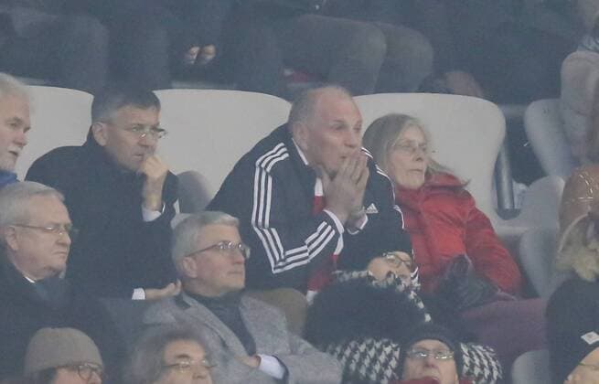 Uli HOENESS (FCB) mit Ehefrau Susi Emotionen, enttaeuscht, Enttaeuschung, Frust, frustriert, Trauer ,traurig, verzweifelt, Verzweiflung Rupert STADLER, Vorstandsvorsitzender AUDI AG CEO Dr. Martin WINTERKORN , EX VW CEO Vorstandsvorsitzender Herbert HAINER, CEO Adidas Vorstandsvorsitzender FC BAYERN MUENCHEN - JUVENTUS TURIN Achtelfinale, Football UEFA Champions League, Munich, 16.03.2016 CL Saison 2015 2016