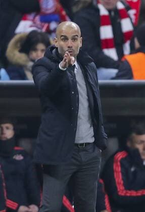 Trainer Cheftrainer Pep GUARDIOLA (FCB) gestikuliert und gibt Anweisungen, Aktion, Einzelbild, Gestik, Geste, Handbewegung, zeigen, deuten Halbfigur, Freisteller , Aktion, Einzelbild, Portrait, Porträt, FC BAYERN MUENCHEN - JUVENTUS TURIN 4-2 Achtelfinale, Football UEFA Champions League, Munich, 16.03.2016 CL Saison 2015 2016