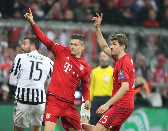 München, Fussball, Herren, UEFA Champions League, Saison 2015 2016, Achtelfinale FC Bayern München - Juventus Turin, 16.03.2016, Allianzarena München, Robert Lewandowski,THomas Müller, beide FC Bayern München