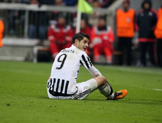 München, Fussball, Herren, UEFA Champions League, Saison 2015 2016, Achtelfinale FC Bayern München - Juventus Turin, 16.03.2016, Allianzarena München, Alvaro Morata, Juventus Turin, Aktion, Einzelbild