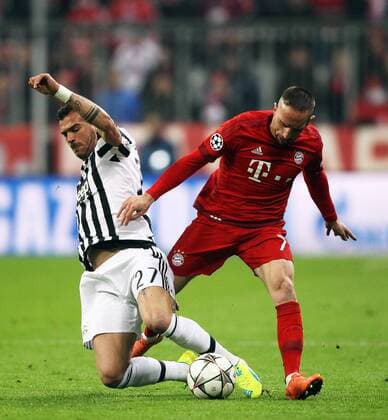 Fussball, Champions League, 2015 2016, Herren, Achtelfinale, Rückspiel, 16.03.2016, FC Bayern München - Juventus Turin 4-2, nach Verlängerung, v.l. Aktion, Zweikampf, Spielszene, action, Stefano Sturaro, Juventus Turin, Franck Ribery, FC Bayern München,