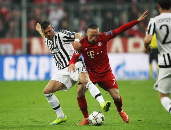 Fussball, Champions League, 2015 2016, Herren, Achtelfinale, Rückspiel, 16.03.2016, FC Bayern München - Juventus Turin 4-2, nach Verlängerung, v.l. Aktion, Zweikampf, Spielszene, action, Stefano Sturaro, Juventus Turin, Franck Ribery, FC Bayern München,