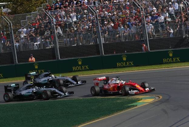 Motorsports: FIA Formula One World Championship WM Weltmeisterschaft 2016, Grand Prix of Australia, 5 Sebastian Vettel (GER, Scuderia Ferrari), 6 Nico Rosberg (GER, Mercedes AMG Petronas Formula One Team), 44 Lewis Hamilton (GBR, Mercedes AMG Petronas Formula One Team), start, mass, Masse, Menge, viele, many xHOCHxZWEIx