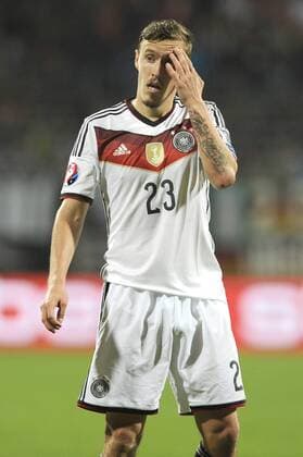 Bundestrainer Joachim Loew hat Max Kruse vom VfL Wolfsburg aus dem Kader der Nationalmannschaft gestrichen. Ausschlaggebend hierfuer waren verschiedene Vorfaelle, in denen der 28 Jahre alte Kruse nach Einschaetzung des Bundestrainers seiner Vorbildrolle als Nationalspieler nicht nachgekommen sei und sich unprofessionell verhalten habe. Archivfoto: Max KRUSE (GER),Gestik,Enttaeuschung,Frust,enttaeuscht,frustriert,niedergeschlagen,,Aktion,Einzelbild,angeschnittenes Einzelmotiv,Halbfigur,halbe Figur. Fussball Nationalmannschaft, EM-Qualifikation, 4. Spieltag, Deutschland (GER)-Gibraltar (GIB) 4-0. am 14.11.2014.