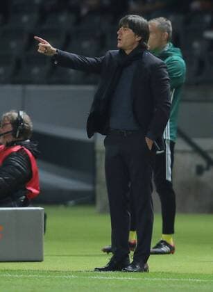 DFB Bundestrainer Joachim Jogi LOEW, LÖW,gestikuliert und gibt Anweisungen, Aktion, Einzelbild, Gestik, Geste, Handbewegung, zeigen, deuten DEUTSCHLAND - ENGLAND ( - ) Freundschaftsspiel, friendly match, Deutsche Fussball Nationalmannschaft, DFB am 26.03.2016 in Berlin.