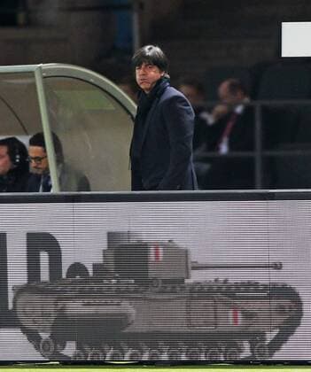 Fussball, Fussball, Testspiel, Freundschaftsspiel, Saison 2015 2015 Herren, Deutschland, 26.03.2016 deutsche Nationalmannschaft, Deutschland - England v.l. Wergung mit Panzer im Vordergrund, Trainer Joachim Löw, Deutschland,