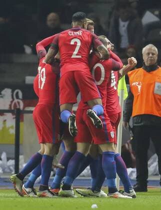Eric DIER, England 4 Torjubel, Jubel nach dem Tor zum 2-3 Jubel, Freude, Emotionen, Feiern, Lachen, jubelt, freuen, reisst die Arme hoch, ballt die Faust DEUTSCHLAND - ENGLAND ( - ) Freundschaftsspiel, friendly match, Deutsche Fussball Nationalmannschaft, DFB am 26.03.2016 in Berlin.