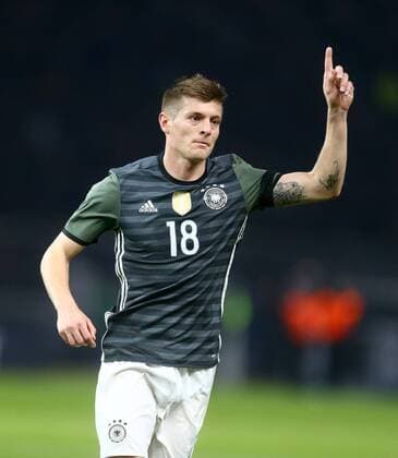 Toni Kroos (Deutschland), jubelt nach seinem Tor zum 1:0 Deutschland - England Freundschaftsspiel ,Fussball, Nationalmannschaft, DFB, 2016, Fußball, Fussball, soccer, Herren, Männer, Maenner, Deutschland, Germany, Ergebnis Berlin, 26.3.2016