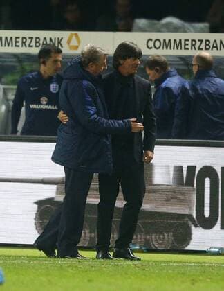 Joachim Löw (Trainer Deutschland), rechts, gratuliert Roy Hodgson (Trainer England) zum Sieg Deutschland - England Freundschaftsspiel ,Fussball, Nationalmannschaft, DFB, 2016, Fußball, Fussball, soccer, Herren, Männer, Maenner, Deutschland, Germany, Ergebnis Berlin, 26.3.2016