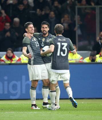 GER, FSP, Deutschland (GER) vs England (GBR) 26.03.2016, OLympiastadion, Berlin, GER, LS, Deutschland vs England, im Bild Mario Gomez (Deutschland), Sami Khedira (Deutschland), Thomas Mueller (Deutschland) nphxEngler