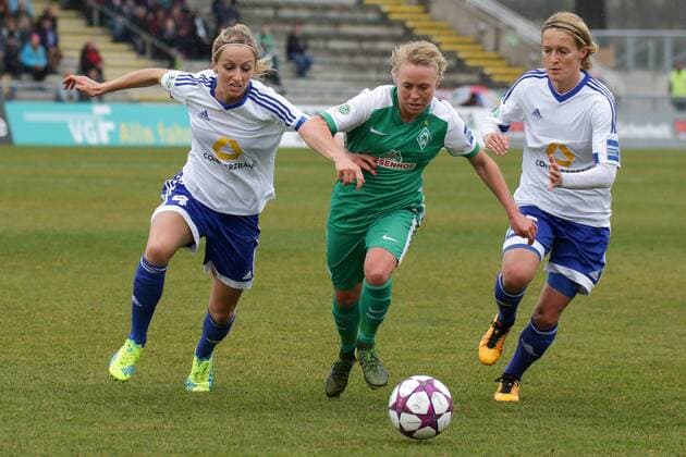 v.li.: Kathrin-Julia Hendrich (Kathi Hendrich, Frankfurt, 4), Betsy Hassett (Bremen, 16), Saskia Bartusiak (Frankfurt, 25), Fussball, Allianz Frauen-Bundesliga, 1. FFC Frankfurt - SV Werder Bremen, xozx