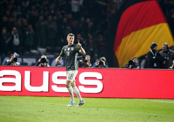 Berlin, Fussball, Soccer, DFB, Länderspiel, Testspiel, Freundschaftsspiel, Deutschland - England, 26.03.2016, Olympiastadion Berlin,Toni Kroos Deutschland, Aktion, Einzelbild,jubel