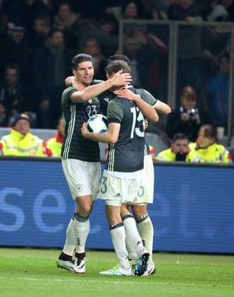 Berlin, Fussball, Soccer, DFB, Länderspiel, Testspiel, Freundschaftsspiel, Deutschland - England, 26.03.2016, Olympiastadion Berlin, Mario Gomez ,sami khedira thomas müller, alle Deutschland,Torjubel,