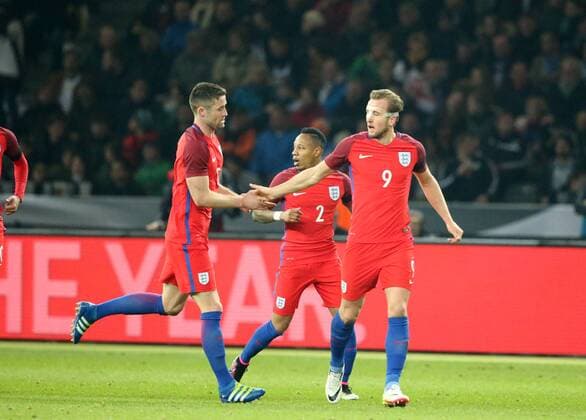 Berlin, Fussball, Soccer, DFB, Länderspiel, Testspiel, Freundschaftsspiel, Deutschland - England, Gary Calhill, Harry Kane, beide England torjubel, 26.03.2016, Olympiastadion Berlin,