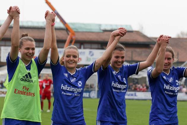 v.li.: Sinah Amann (Sand, 22), Isabelle Meyer (Sand, 23), Claire Savin (Sand, 17) und Nina Burger (Sand, 19) freuen sich über den Einzug ins Endspiel, Finale, Jubel, Sieger, Gewinner, Fussball, DFB-Pokal der Frauen, SC Sand - FC Bayern München, xozx
