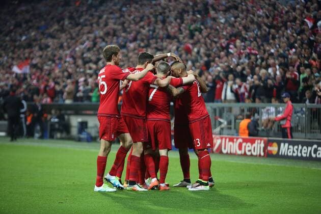 05.04.2016, xjfx, Fussball Champions League, FC Bayern Muenchen - Benfica Lissabon, emspor, v.l. Robert Lewandowski (FC Bayern Muenchen),Thomas Mueller (FC Bayern Muenchen)David Alaba (FC Bayern Muenchen), Arturo Vidal (FC Bayern Muenchen),Franck Ribery (FC Bayern Muenchen),Torjubel, Goal celebration, celebrate the goal zum 1:0