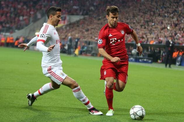 05.04.2016, xjfx, Fussball Champions League, FC Bayern Muenchen - Benfica Lissabon, emspor, v.l. Andre Almeida (Benfica Lissabon),Juan Bernat (FC Bayern Muenchen),Zweikampf, Action, Aktion, Battles for the Ball