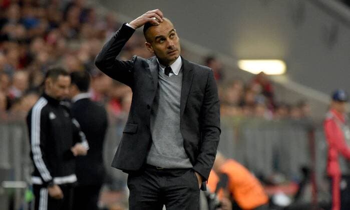 Fußball, Champions League, Viertelfinale, FC Bayern München - Benfica Lissabon 05.04.2016, xjhx, Fussball Champions League, FC Bayern Muenchen - Benfica Lissabon, emspor, v.l. Josep Pep Guardiola (Trainer FC Bayern Muenchen) enttaeuscht, enttaeuscht schauend, dissapointed gibt Anweisungen, gestikuliert, mit den Armen gestikulieren gives instructions, gesticulate, gesticolando.